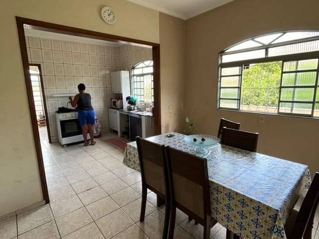 Casa com 200m², à venda, no bairro Paulo Lopes em Cambuí