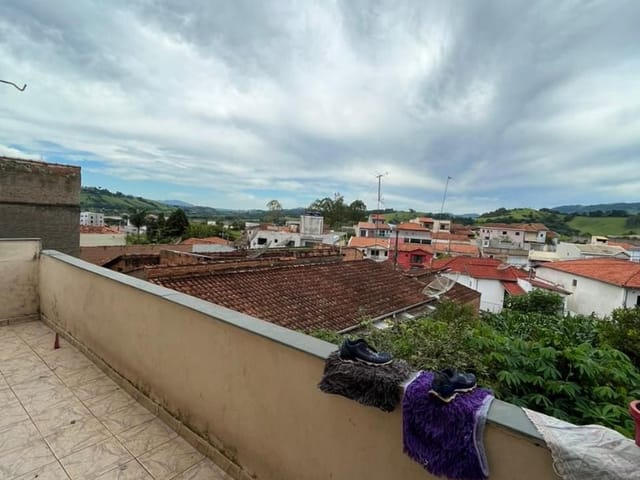 Casa com 200m², à venda, no bairro Paulo Lopes em Cambuí
