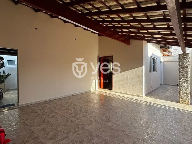 Casa com 240m² 4 quartos e 2 banheiros, à venda, no bairro Parque das Mangabeiras em Araxá