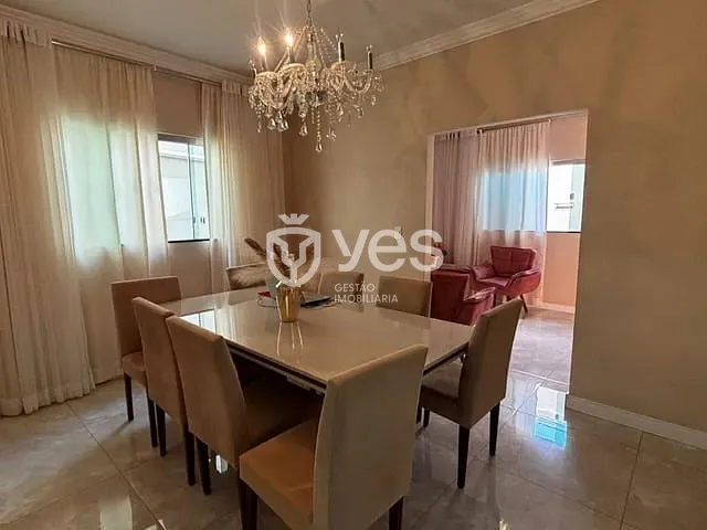 Casa com 240m² 4 quartos e 2 banheiros, à venda, no bairro Parque das Mangabeiras em Araxá