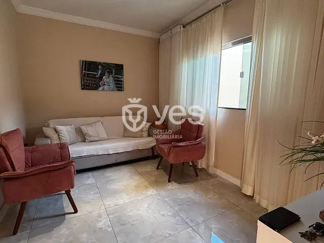 Casa com 240m² 4 quartos e 2 banheiros, à venda, no bairro Parque das Mangabeiras em Araxá