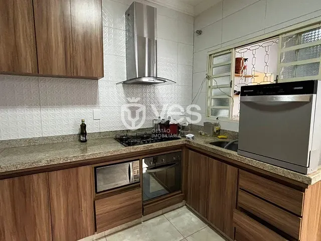 Casa com 240m² 4 quartos e 2 banheiros, à venda, no bairro Parque das Mangabeiras em Araxá
