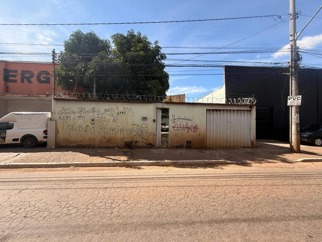 Casa com 378m² 3 quartos e 2 banheiros, à venda, no bairro Aeroviário em Goiânia