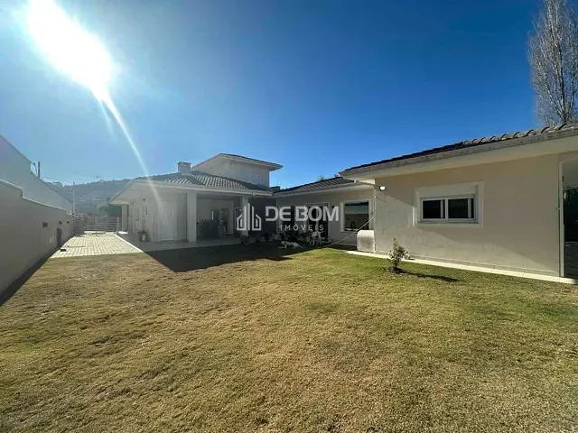 Casa 4 quartos e 6 banheiros, à venda, no bairro Bortolan Norte I em Poços de Caldas