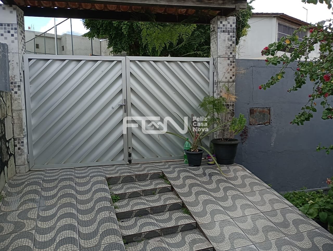 Casa à venda com 3 quartos, 10m² - Foto 2