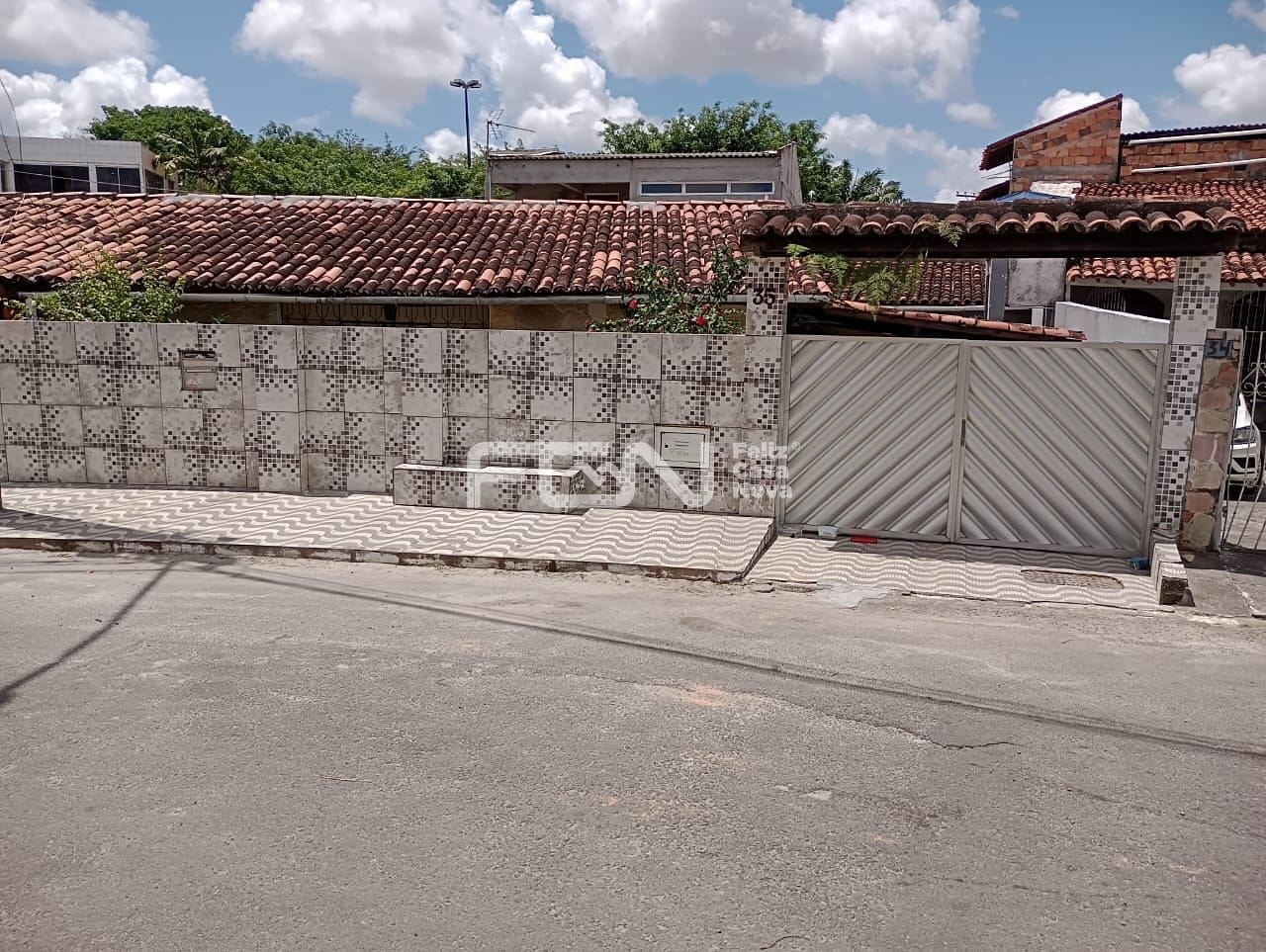 Casa à venda com 3 quartos, 10m² - Foto 1