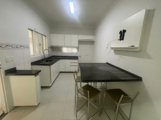 Casa com 252m² 3 quartos e 2 banheiros, para alugar, no bairro Urbanova em São José dos Campos