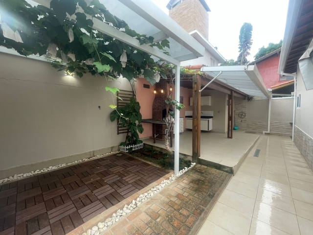 Casa com 252m² 3 quartos e 2 banheiros, para alugar, no bairro Urbanova em São José dos Campos