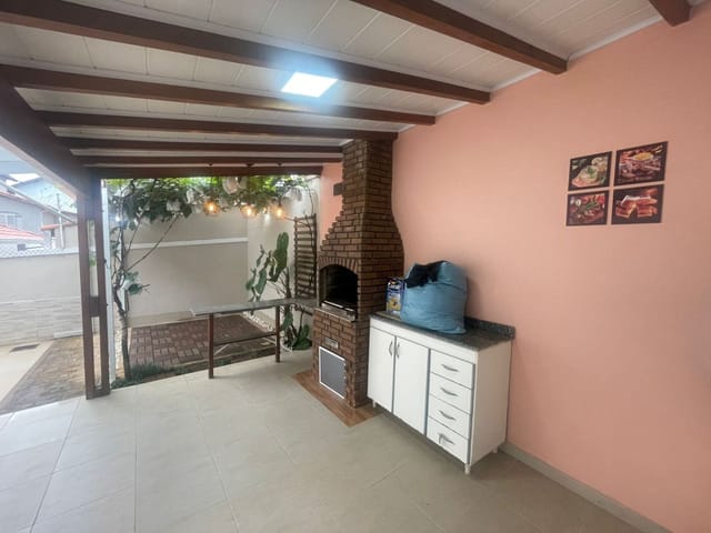 Casa com 252m² 3 quartos e 2 banheiros, para alugar, no bairro Urbanova em São José dos Campos