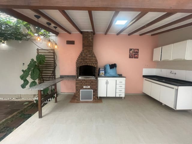 Casa com 252m² 3 quartos e 2 banheiros, para alugar, no bairro Urbanova em São José dos Campos
