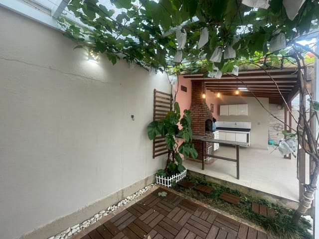 Casa com 252m² 3 quartos e 2 banheiros, para alugar, no bairro Urbanova em São José dos Campos