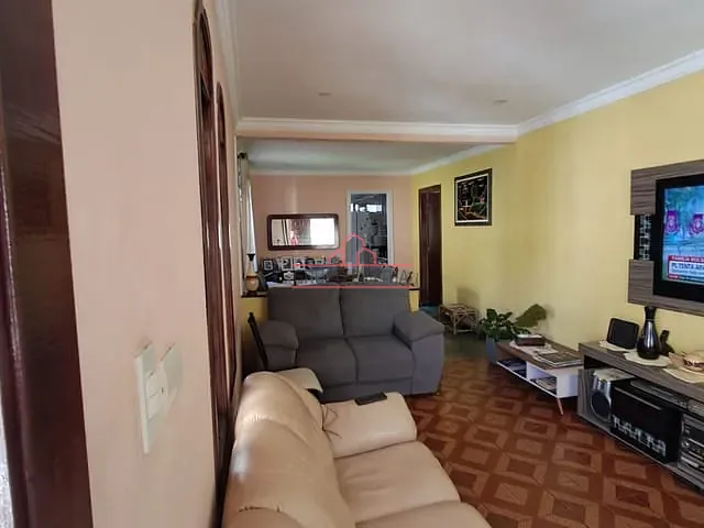 Casa com 302m² 6 quartos e 3 banheiros, à venda, no bairro Jardim dos Camargos em Barueri