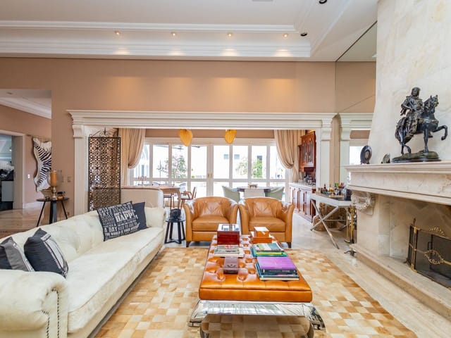 Casa com 1317m² 5 quartos e 8 banheiros, à venda, no bairro Vista Alegre em Curitiba