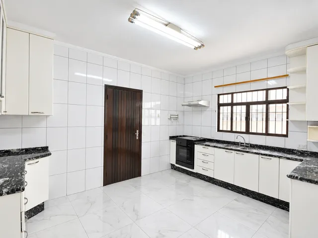 Casa 5 quartos e 6 banheiros, à venda, no bairro Vila Santa Terezinha (Zona Norte) em São Paulo