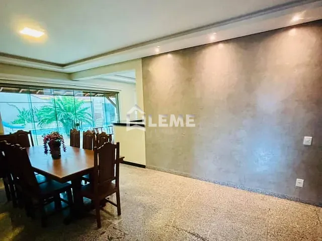 Casa com 600m² 4 quartos e 2 banheiros, à venda, no bairro Jardim São Domingos em Mococa