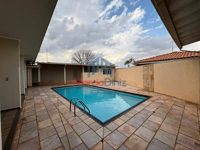 Casa com 786m² 4 quartos e 1 banheiro, à venda, no bairro Centro em Ituverava