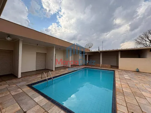 Casa com 786m² 4 quartos e 1 banheiro, à venda, no bairro Centro em Ituverava