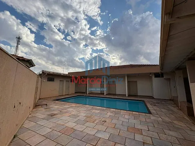 Casa com 786m² 4 quartos e 1 banheiro, à venda, no bairro Centro em Ituverava