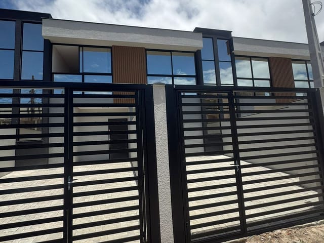 Casa 2 quartos e 3 banheiros, à venda, no bairro Ingleses do Rio Vermelho em Florianópolis