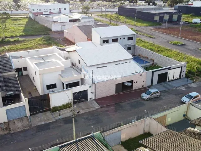 Casa com 300m² 3 quartos e 5 banheiros, à venda, no bairro Jibran El Hadj em Anápolis