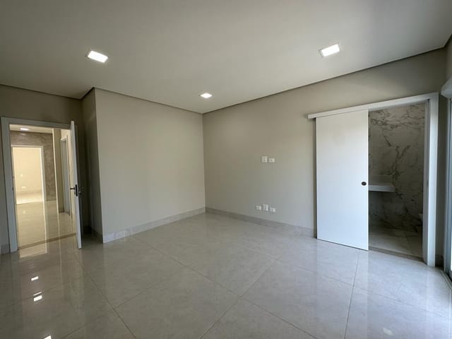 Casa 3 quartos e 3 banheiros, à venda, no bairro Jardim Montevidéu em Campo Grande