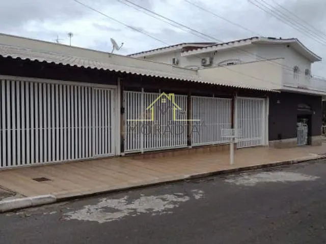 Casa com 450m² 4 quartos e 4 banheiros, à venda, no bairro Parque das Orquideas em Guaxupé