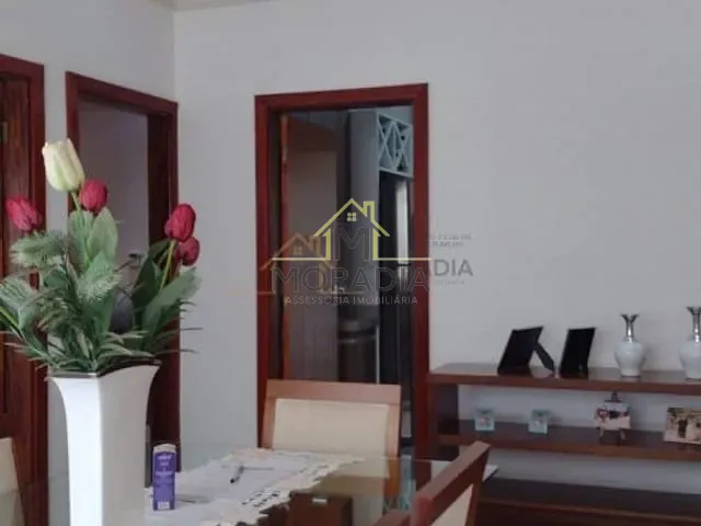 Casa com 450m² 4 quartos e 4 banheiros, à venda, no bairro Parque das Orquideas em Guaxupé
