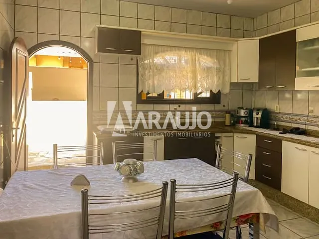 Casa com 250m² 3 quartos e 2 banheiros, à venda, no bairro Cordeiros em Itajaí