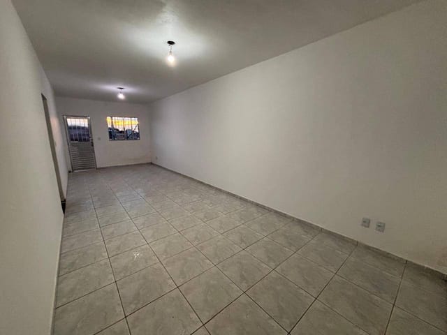 Casa com 262m² 2 quartos e 1 banheiro, à venda ou para alugar, no bairro Jardim Camila em Mogi das Cruzes