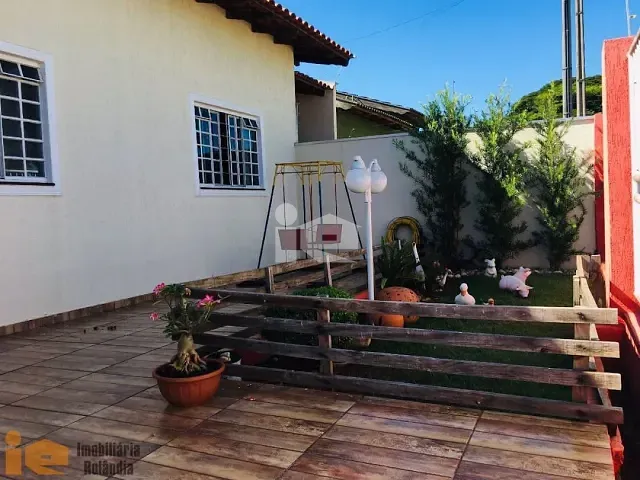 Casa com 360m² 3 quartos e 2 banheiros, à venda, no bairro Jardim Novo Horizonte em Rolândia