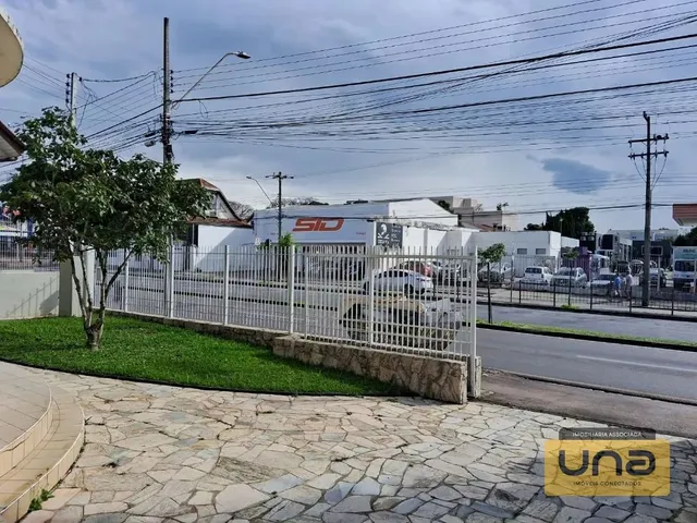 Prédio com 614m², para alugar, no bairro Centro em Curitiba