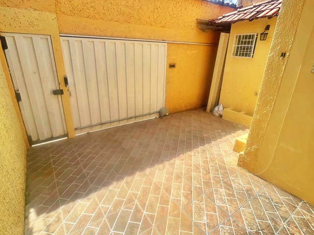 Foto do Casa - Casa para alugar com 3 quartos, suíte e 1 vaga no Bairro Caiçaras – Belo Horizonte/MG | Laris imóveis