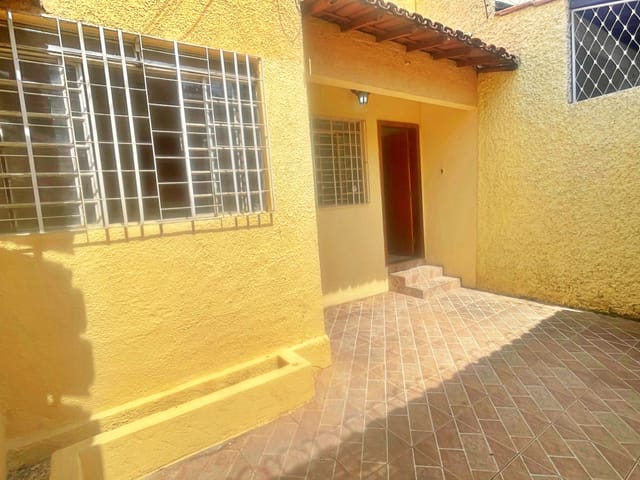 Foto do Casa - Casa para alugar com 3 quartos, suíte e 1 vaga no Bairro Caiçaras – Belo Horizonte/MG | Laris imóveis