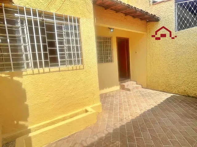 Casa 3 quartos e 1 banheiro, para alugar, no bairro Caiçara em Belo Horizonte