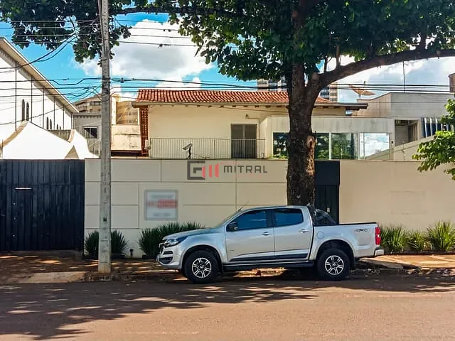Casa com 600m², à venda, no bairro Jardim Shangri-la A em Londrina
