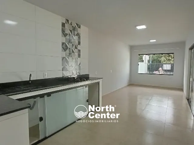 Casa 2 quartos e 2 banheiros, para alugar, no bairro Salinas em Balneário Barra do Sul