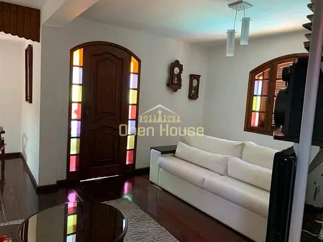 Casa com 530m² 3 quartos e 5 banheiros, à venda, no bairro Santa Rosa em Barra Mansa