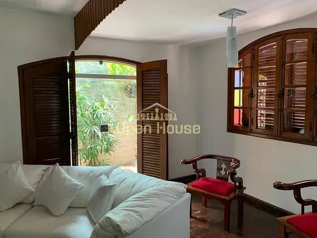 Casa com 530m² 3 quartos e 5 banheiros, à venda, no bairro Santa Rosa em Barra Mansa