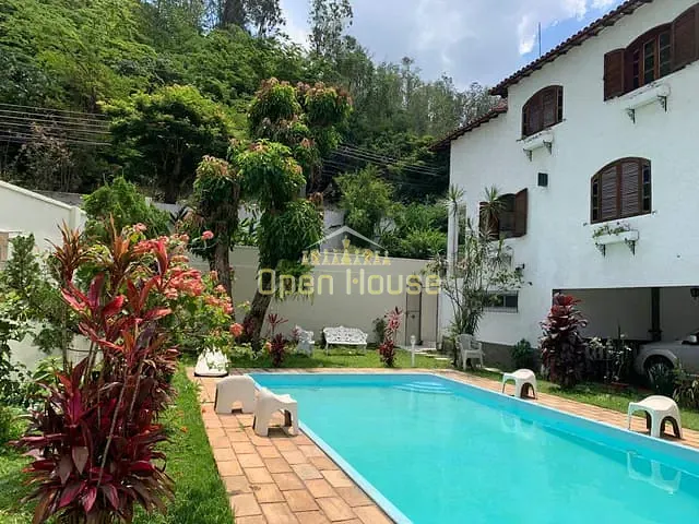 Casa com 530m² 3 quartos e 5 banheiros, à venda, no bairro Santa Rosa em Barra Mansa