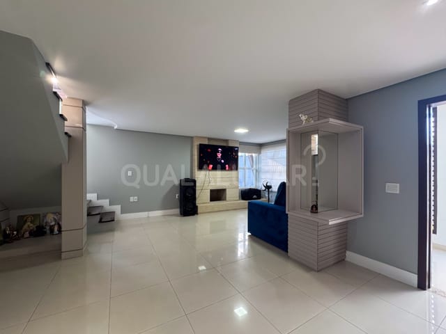 Casa 3 quartos e 3 banheiros, à venda ou para alugar, no bairro Aeroporto em Tubarão
