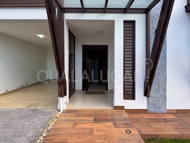 Casa 3 quartos e 3 banheiros, à venda ou para alugar, no bairro Aeroporto em Tubarão