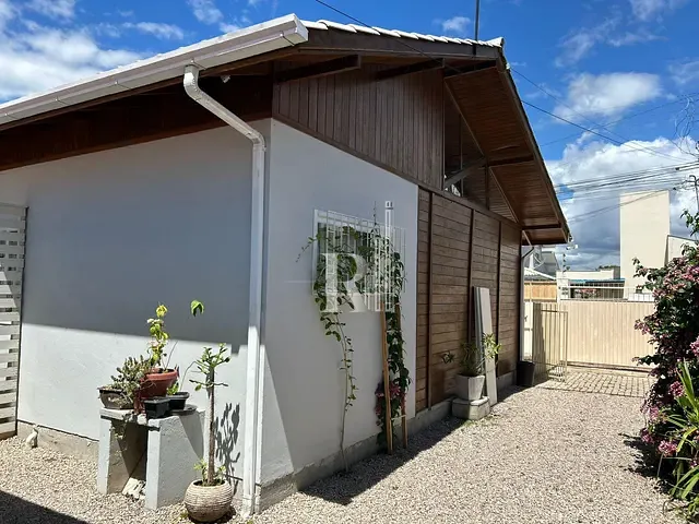 Casa com 195m² 2 quartos e 2 banheiros, à venda, no bairro Centro em Tijucas