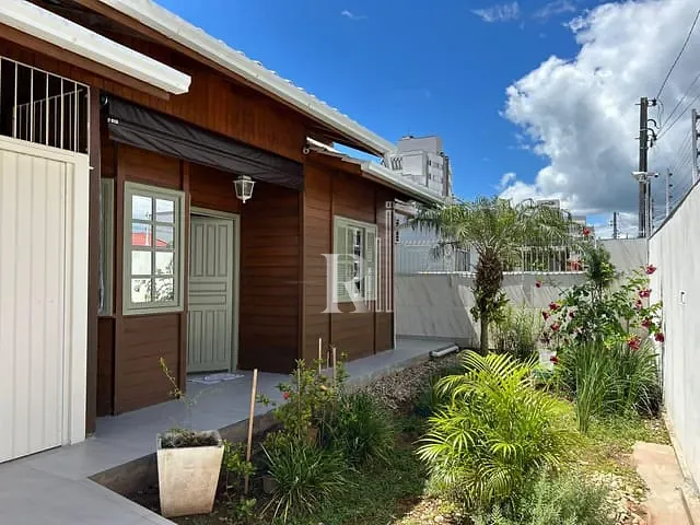 Casa com 195m² 2 quartos e 2 banheiros, à venda, no bairro Centro em Tijucas