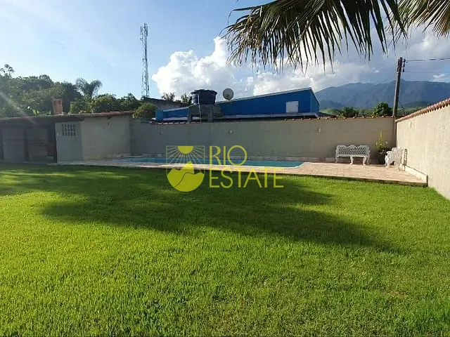 Casa com 750m² 3 quartos e 3 banheiros, à venda, no bairro Jardim Itatiaia em Itatiaia