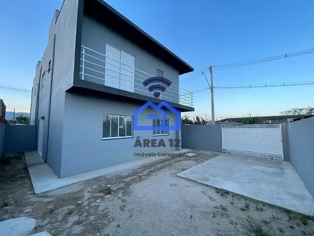 Sobrado com 130m² 3 quartos e 3 banheiros, à venda, no bairro Golfinho em Caraguatatuba