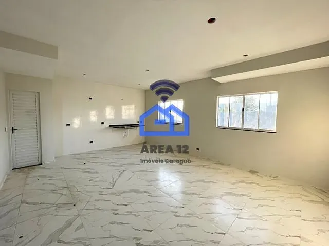 Sobrado com 130m² 3 quartos e 3 banheiros, à venda, no bairro Golfinho em Caraguatatuba