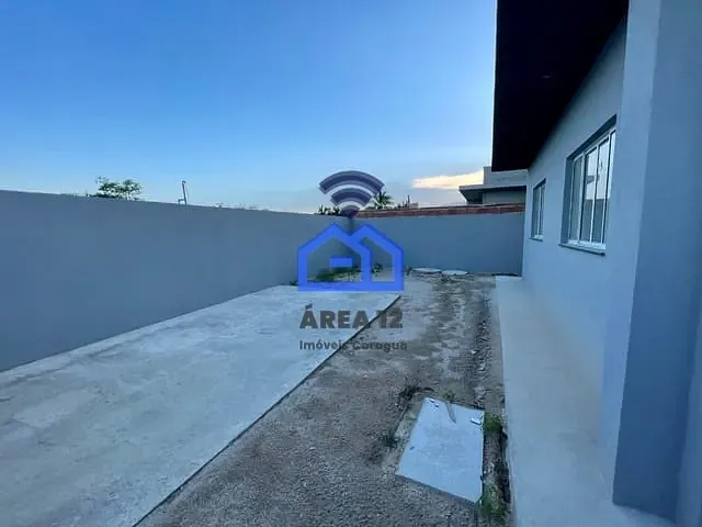 Sobrado com 130m² 3 quartos e 3 banheiros, à venda, no bairro Golfinho em Caraguatatuba