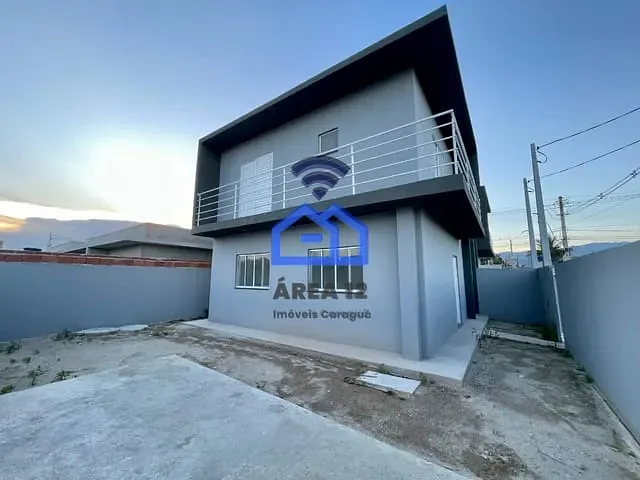 Sobrado com 130m² 3 quartos e 3 banheiros, à venda, no bairro Golfinho em Caraguatatuba