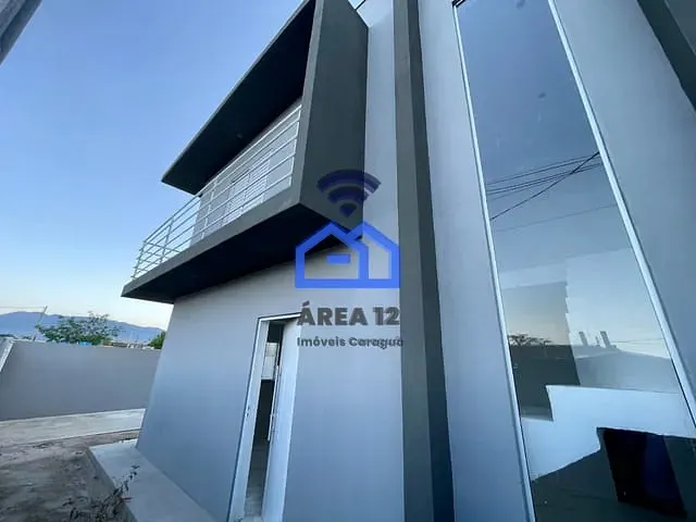 Sobrado com 130m² 3 quartos e 3 banheiros, à venda, no bairro Golfinho em Caraguatatuba