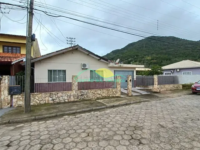 Casa 3 quartos e 2 banheiros, à venda, no bairro Ribeirão da Ilha em Florianópolis
